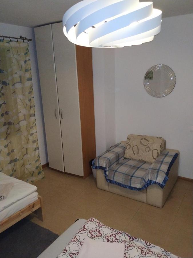 Ochota Forest Guest House Warsaw Ngoại thất bức ảnh