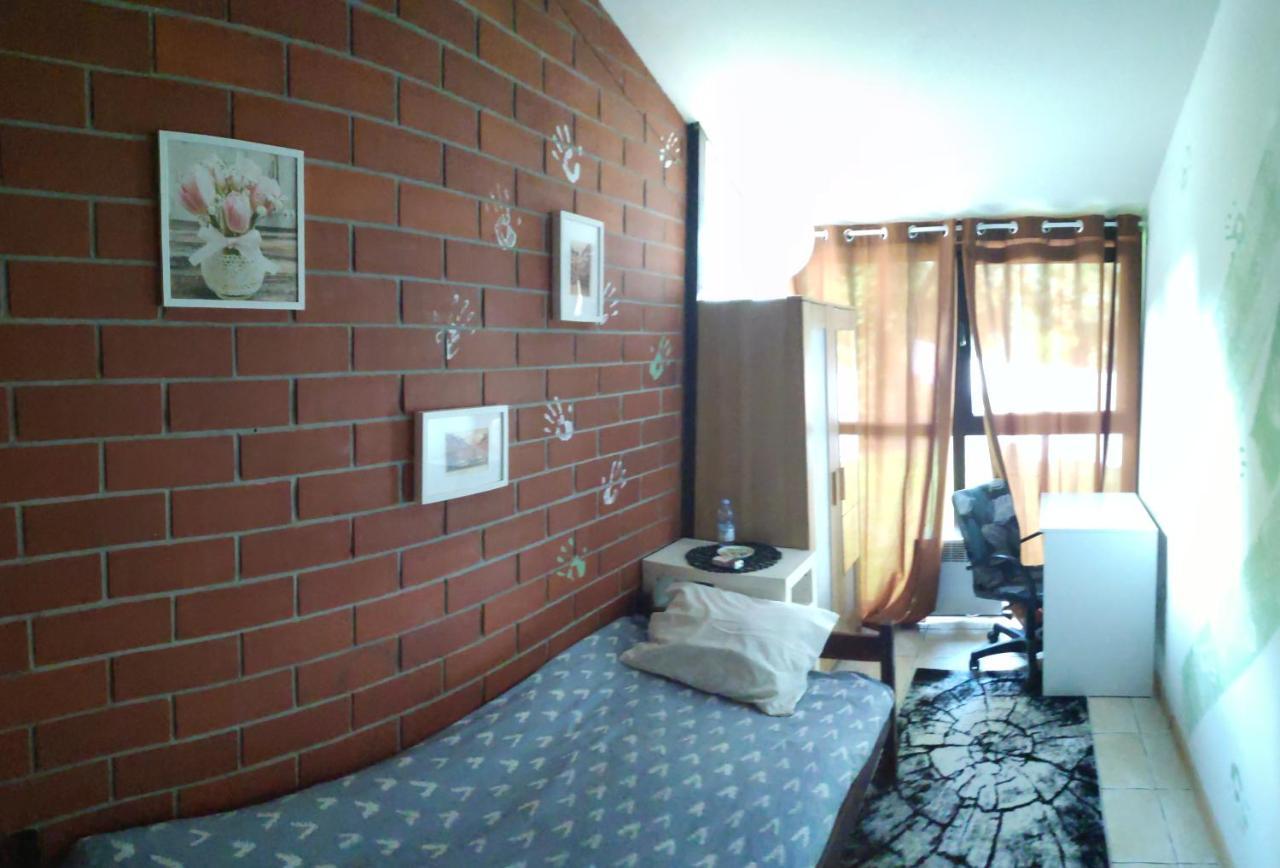 Ochota Forest Guest House Warsaw Ngoại thất bức ảnh