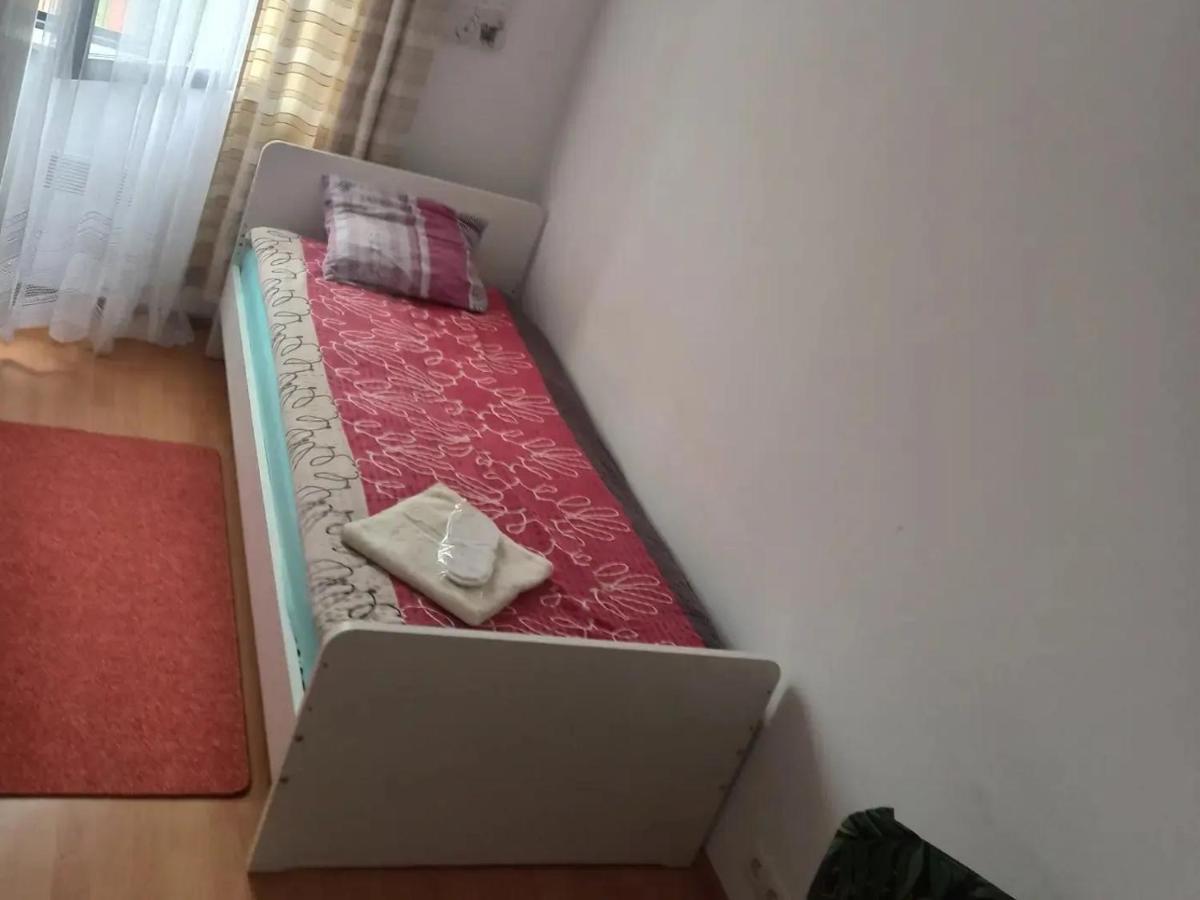 Ochota Forest Guest House Warsaw Ngoại thất bức ảnh