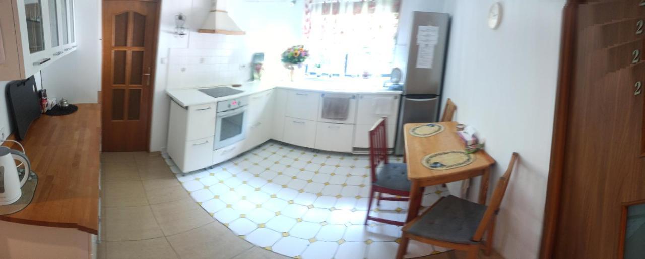 Ochota Forest Guest House Warsaw Ngoại thất bức ảnh
