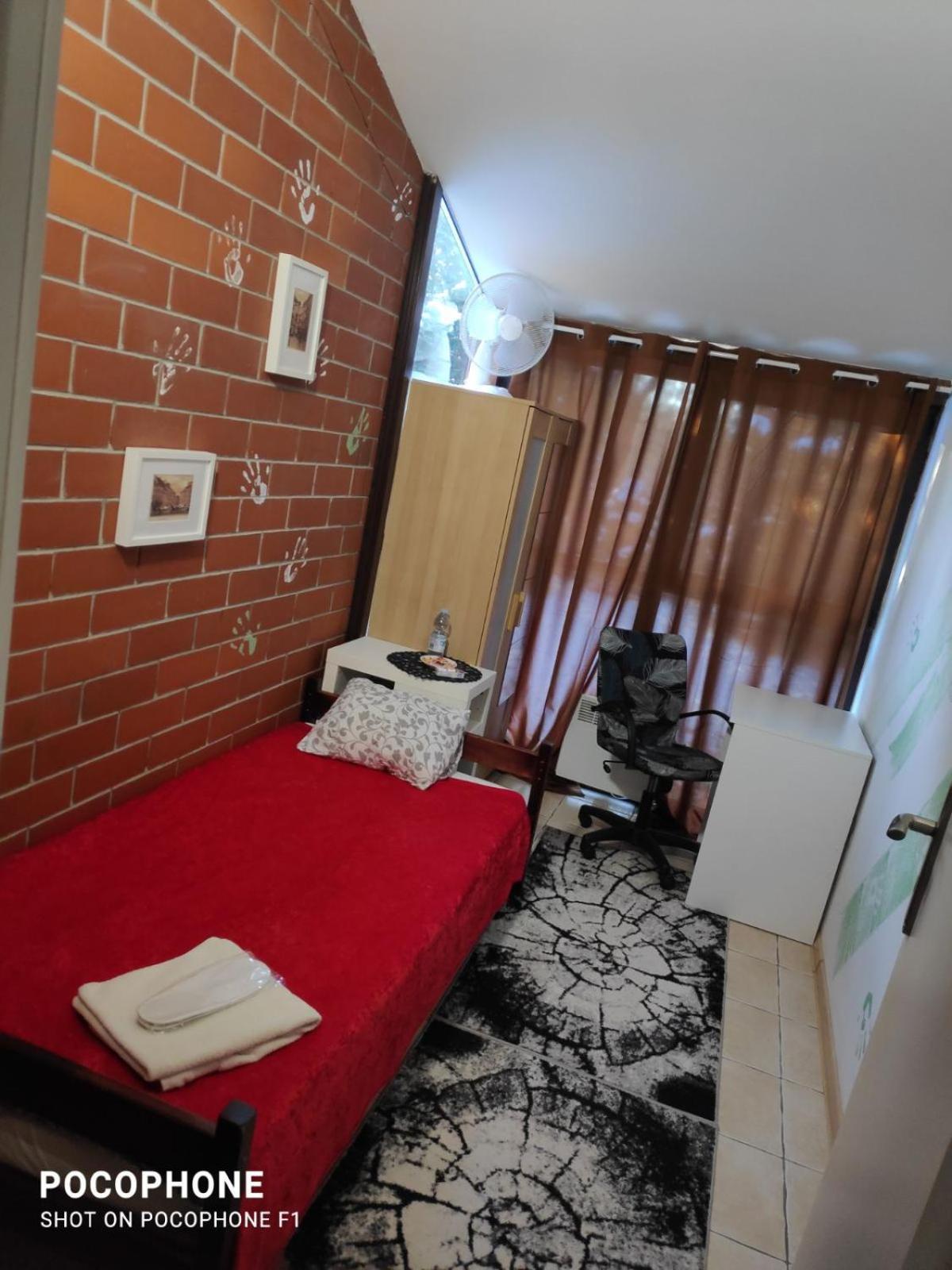 Ochota Forest Guest House Warsaw Ngoại thất bức ảnh